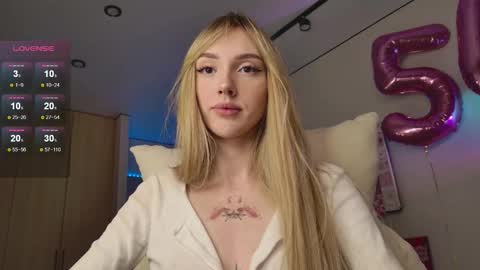 Snapshot of lunainnk chatting on 11/17/25, 06:57 Luna online show from 11/17/25, 06:57