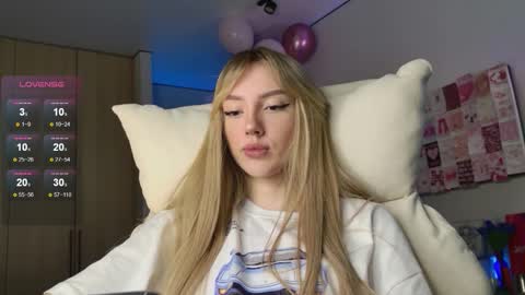 Snapshot of lunainnk chatting on 11/25/25, 11:16 Luna online show from 11/25/25, 11:16