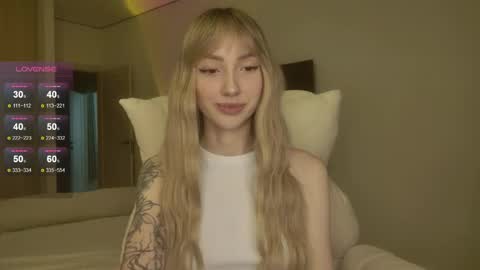 Snapshot of lunainnk chatting on 04/28/26, 12:53 Luna online show from 04/28/26, 12:53