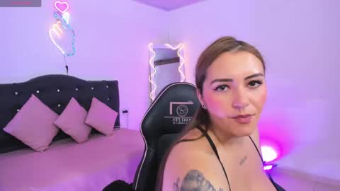 Snapshot of lunakitty_tay chatting on 04/21/26, 11:38 LUNA KITTY online show from 04/21/26, 11:38