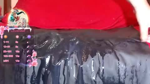 Snapshot of lunalatinacoo chatting on 12/31/24, 12:25 LUNA online show from 12/31/24, 12:25