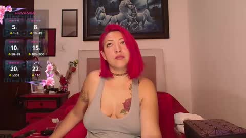 Snapshot of lunalatinacoo chatting on 10/19/25, 10:27 LUNA online show from 10/19/25, 10:27