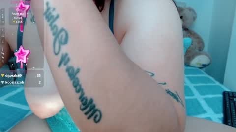 Snapshot of lunalovedoll_ chatting on 01/12/25, 05:45 Luna online show from 01/12/25, 05:45