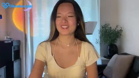 Snapshot of lunalovesuuuuu chatting on 04/30/26, 01:56 Luna online show from 04/30/26, 01:56