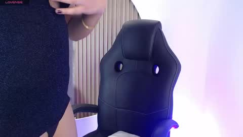 lunamillers_ online show from 05/23/26, 04:29