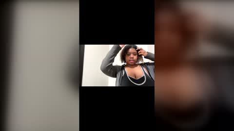 lunamoth00 online show from 11/26/25, 04:30