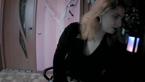 Snapshot of lunamystique_ chatting on 11/05/25, 10:04 lunamystique_ online show from 11/05/25, 10:04