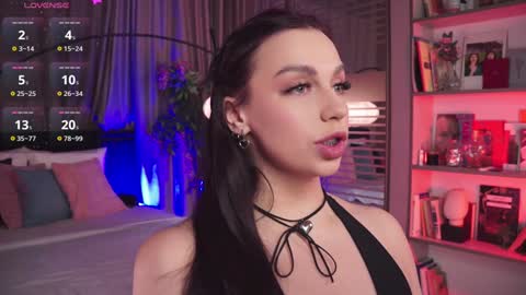 Luna  next streams Mon Fri Sat Sun 8pm-5am gmt0 online show from 01/19/25, 02:57