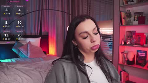 Luna  next streams Mon Fri Sat Sun 8pm-5am gmt0 online show from 01/25/25, 04:13