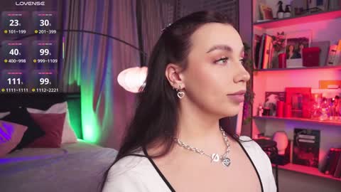 Luna  next streams Mon Fri Sat Sun 8pm-5am gmt0 online show from 02/08/25, 09:25