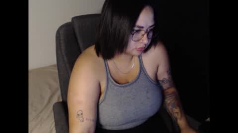 Snapshot of lunanova21 chatting on 04/21/26, 12:01 Luna Nova online show from 04/21/26, 12:01