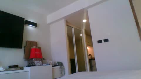 LunaPearl   online show from 12/01/25, 06:18