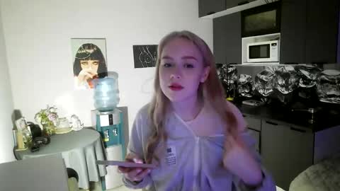 lunapeony online show from 02/05/26, 04:11