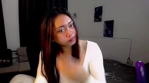Snapshot of lunapinay chatting on 04/23/26, 06:32 Luna online show from 04/23/26, 06:32