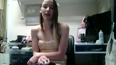 Snapshot of lunapixie2020 chatting on 02/04/25, 05:45 lunapixie2020 online show from 02/04/25, 05:45