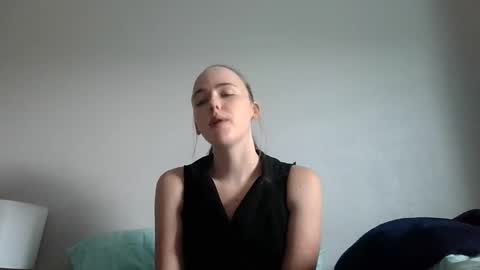 Snapshot of lunapixie2020 chatting on 04/15/26, 08:42 lunapixie2020 online show from 04/15/26, 08:42