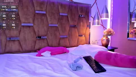 Luna online show from 03/01/25, 12:17