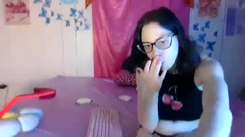 lunaquinn45 online show from 12/19/25, 09:22