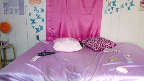Snapshot of lunaquinn45 chatting on 05/03/26, 02:12 lunaquinn45 online show from 05/03/26, 02:12