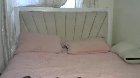 Snapshot of lunar_chocolate000 chatting on 02/19/26, 02:35 Smiley online show from 02/19/26, 02:35