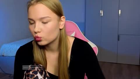 Luna online show from 11/07/25, 12:05