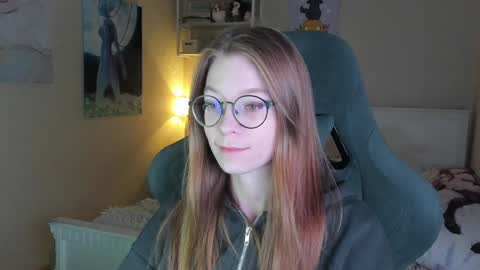 Snapshot of lunar_sofia chatting on 12/03/24, 04:39 Sofia online show from 12/03/24, 04:39