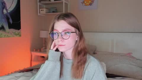 Snapshot of lunar_sofia chatting on 12/16/24, 01:53 Sofia online show from 12/16/24, 01:53