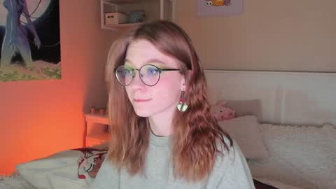 Snapshot of lunar_sofia chatting on 12/18/24, 05:26 Sofia online show from 12/18/24, 05:26