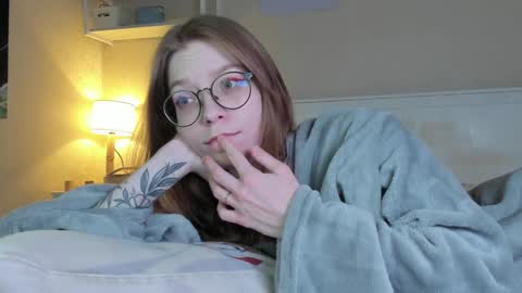 Snapshot of lunar_sofia chatting on 12/30/24, 11:17 Sofia online show from 12/30/24, 11:17