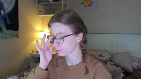 Snapshot of lunar_sofia chatting on 12/31/24, 01:52 Sofia online show from 12/31/24, 01:52