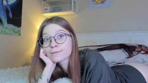 Snapshot of lunar_sofia chatting on 01/11/25, 06:54 Sofia online show from 01/11/25, 06:54