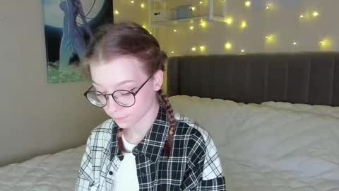 Snapshot of lunar_sofia chatting on 02/17/25, 03:53 Sofia online show from 02/17/25, 03:53