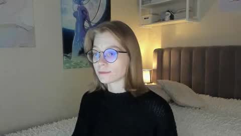 Snapshot of lunar_sofia chatting on 09/11/25, 11:32 Sofia online show from 09/11/25, 11:32