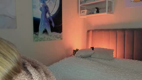 Snapshot of lunar_sofia chatting on 09/16/25, 10:05 Sofia online show from 09/16/25, 10:05