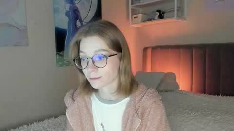 Snapshot of lunar_sofia chatting on 09/18/25, 12:07 Sofia online show from 09/18/25, 12:07