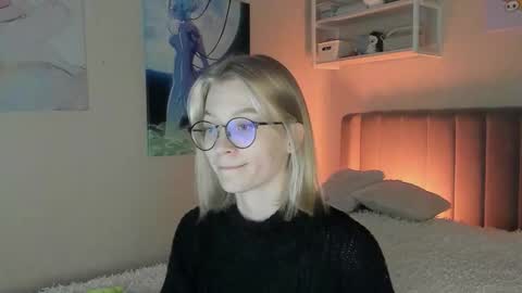 Snapshot of lunar_sofia chatting on 09/26/25, 11:14 Sofia online show from 09/26/25, 11:14