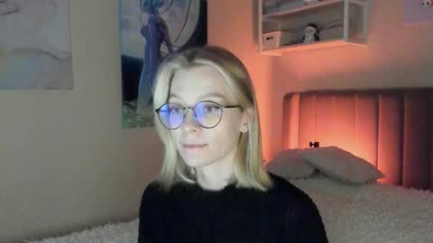 Snapshot of lunar_sofia chatting on 09/29/25, 01:38 Sofia online show from 09/29/25, 01:38