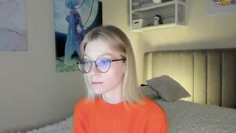 Snapshot of lunar_sofia chatting on 10/11/25, 02:59 Sofia online show from 10/11/25, 02:59