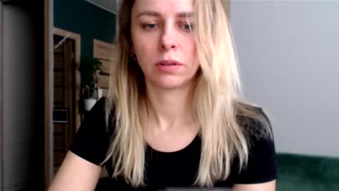 Snapshot of lunar_sweet chatting on 03/04/26, 01:39 Luna online show from 03/04/26, 01:39