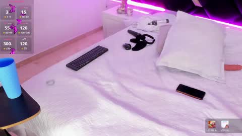 Snapshot of lunara_vall chatting on 04/22/26, 10:44 Lia 3 online show from 04/22/26, 10:44