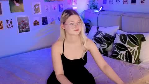 Snapshot of lunariafox chatting on 04/18/26, 07:07 lunariafox online show from 04/18/26, 07:07