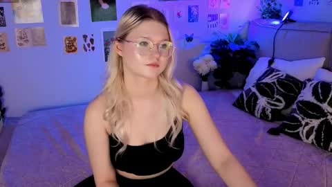 Snapshot of lunariafox chatting on 04/18/26, 07:58 lunariafox online show from 04/18/26, 07:58