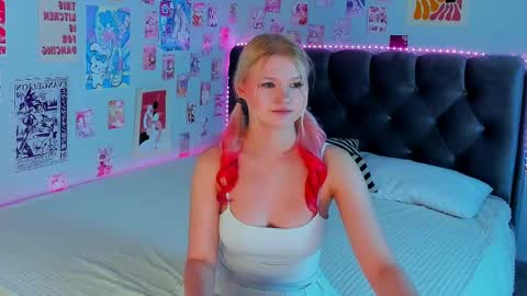 Snapshot of lunariafox chatting on 05/30/26, 02:36 lunariafox online show from 05/30/26, 02:36