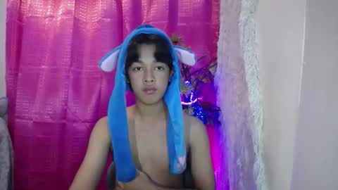 Snapshot of lunarmaxxx chatting on 03/25/26, 02:45 max online show from 03/25/26, 02:45