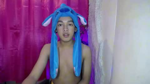 Snapshot of lunarmaxxx chatting on 04/05/26, 05:32 max online show from 04/05/26, 05:32