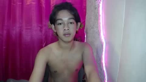 Snapshot of lunarmaxxx chatting on 04/23/26, 12:56 max online show from 04/23/26, 12:56