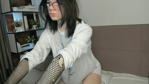 Snapshot of lunaroffset chatting on 04/27/26, 06:22 Matthew online show from 04/27/26, 06:22