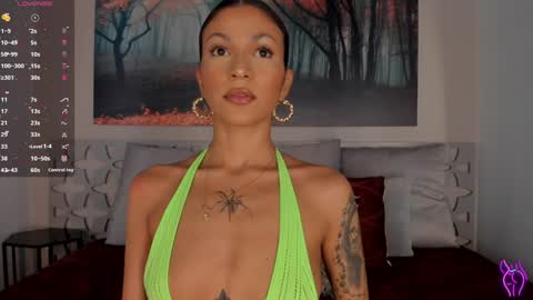 Snapshot of lunaruso chatting on 01/25/25, 08:10 Luna Ruso online show from 01/25/25, 08:10