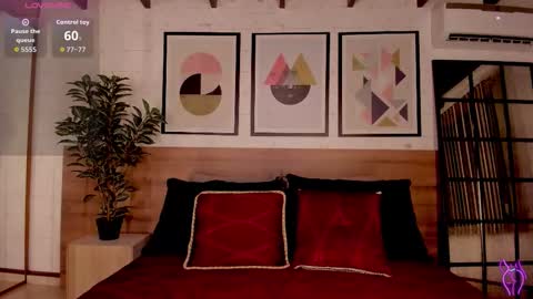 Snapshot of lunaruso chatting on 11/10/25, 07:57 Luna Ruso online show from 11/10/25, 07:57