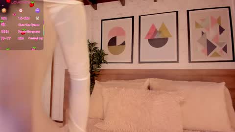 Snapshot of lunaruso chatting on 04/12/26, 07:30 Luna Ruso online show from 04/12/26, 07:30